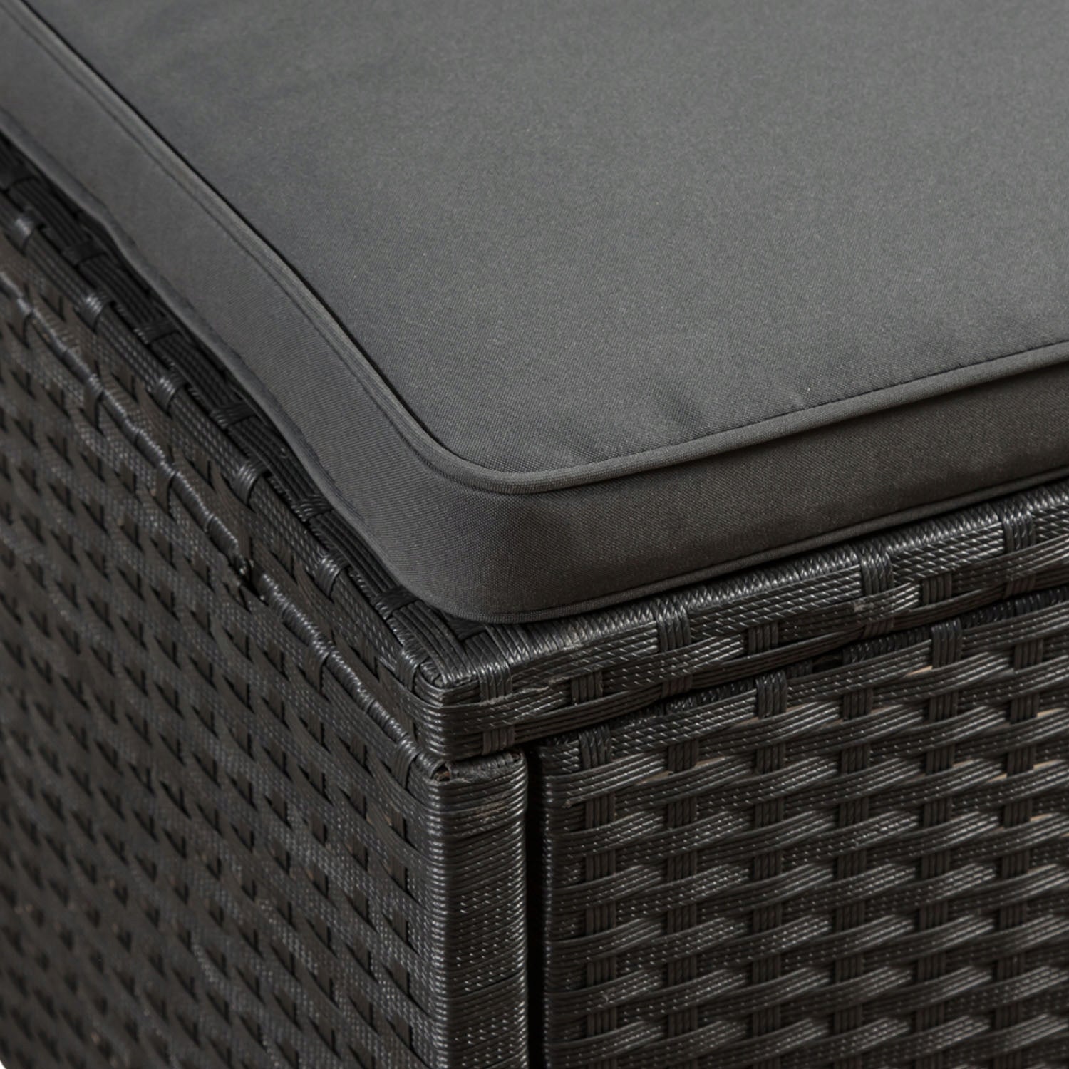 Sodo baldų komplektas juodas