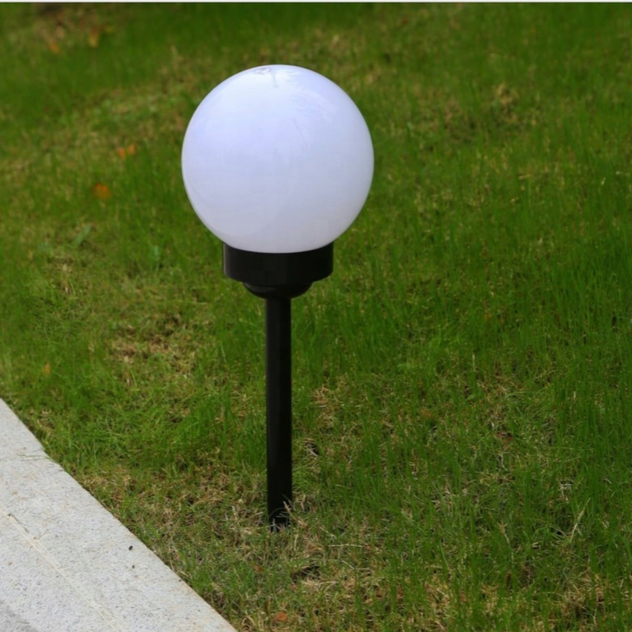 Sodo apšvietimas su saulės baterija 4 vnt