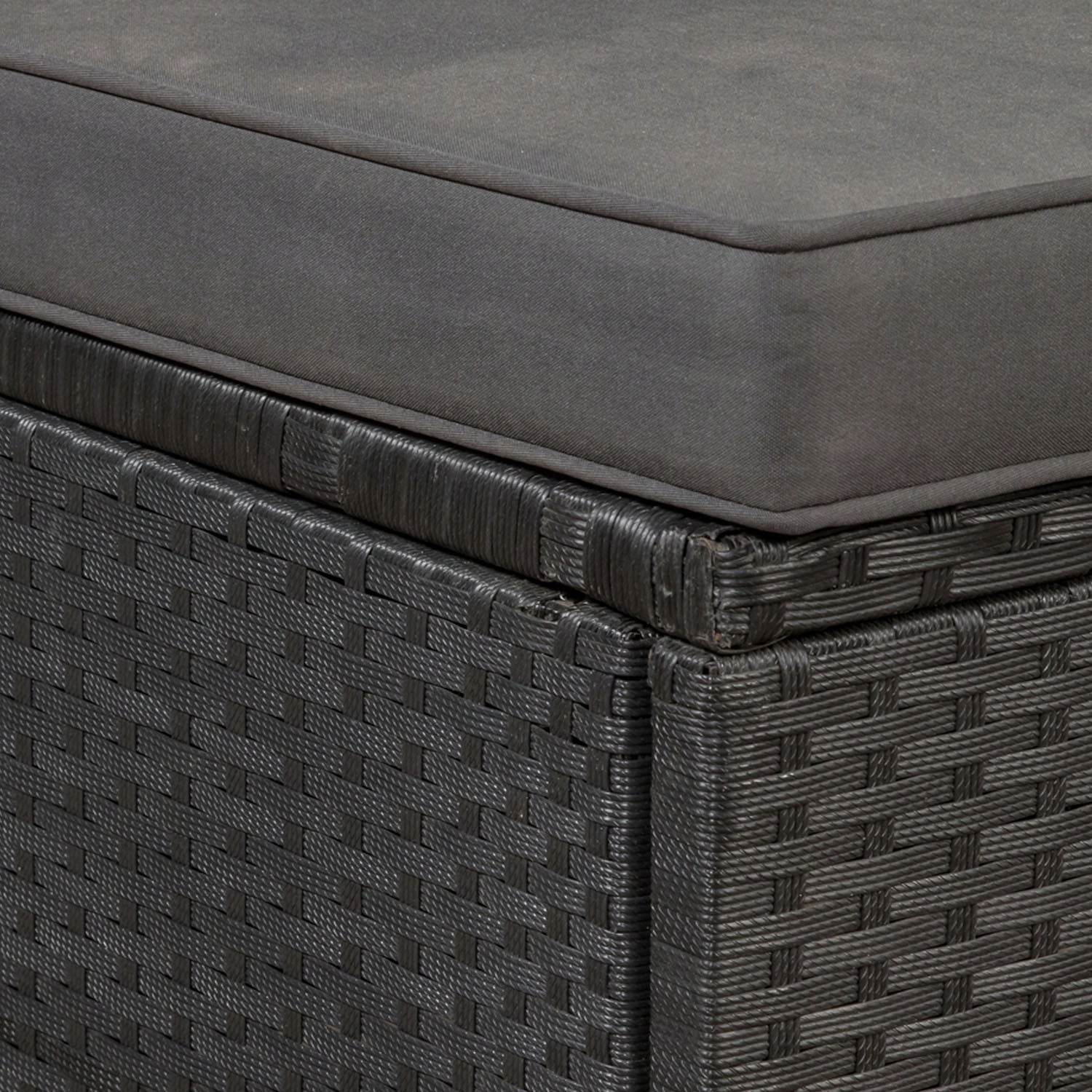 Sodo baldų komplektas