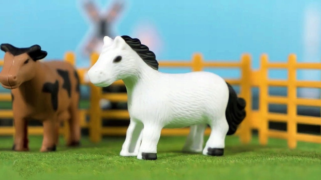 Elektrinis traukinys su trasa