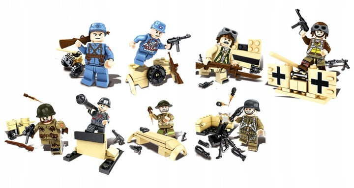 Didelis elektrinis karinis traukinys su 2 vagonais ir kareiviais