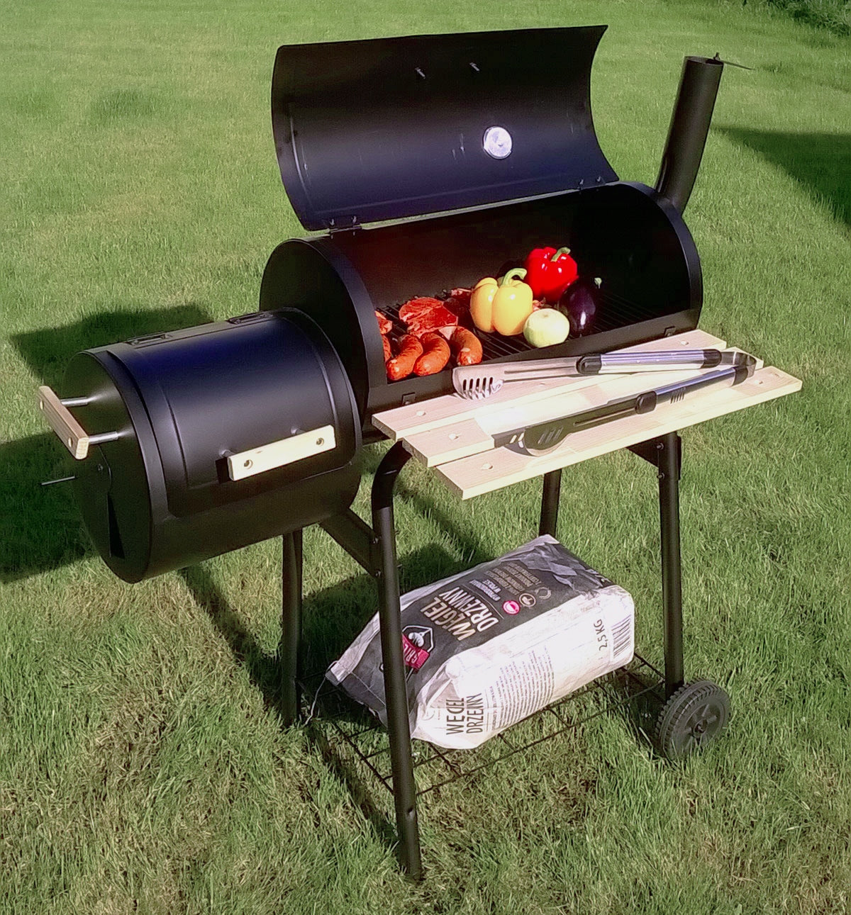 Grilis su anglimis Lund + rūkykla