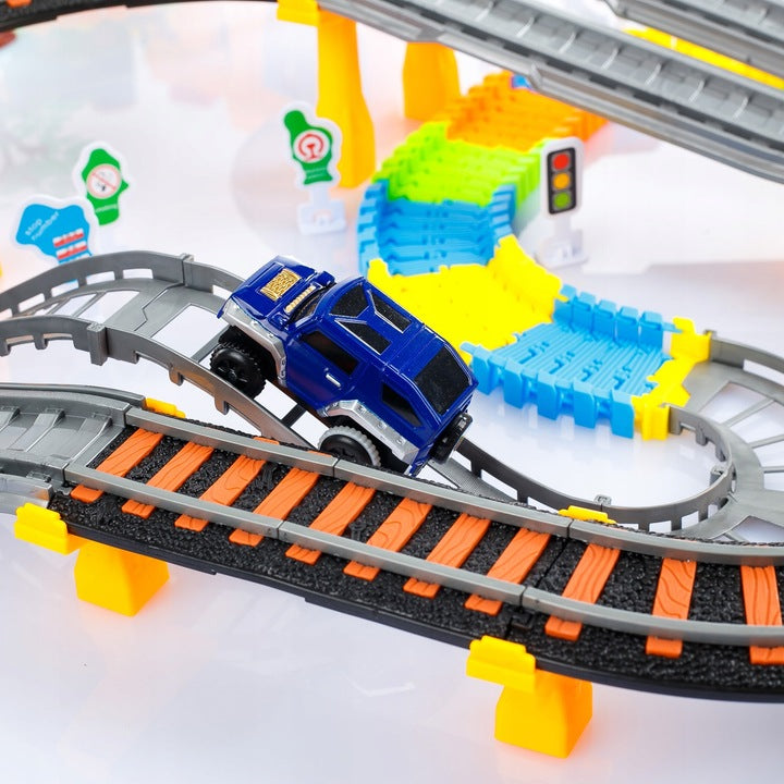 Elektrinis traukinys su bėgiais ir Automobilių lenktynių trasa Kinderplay