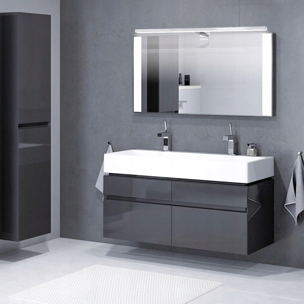 Sieninis šviestuvas virš veidrodžio ar spintelės