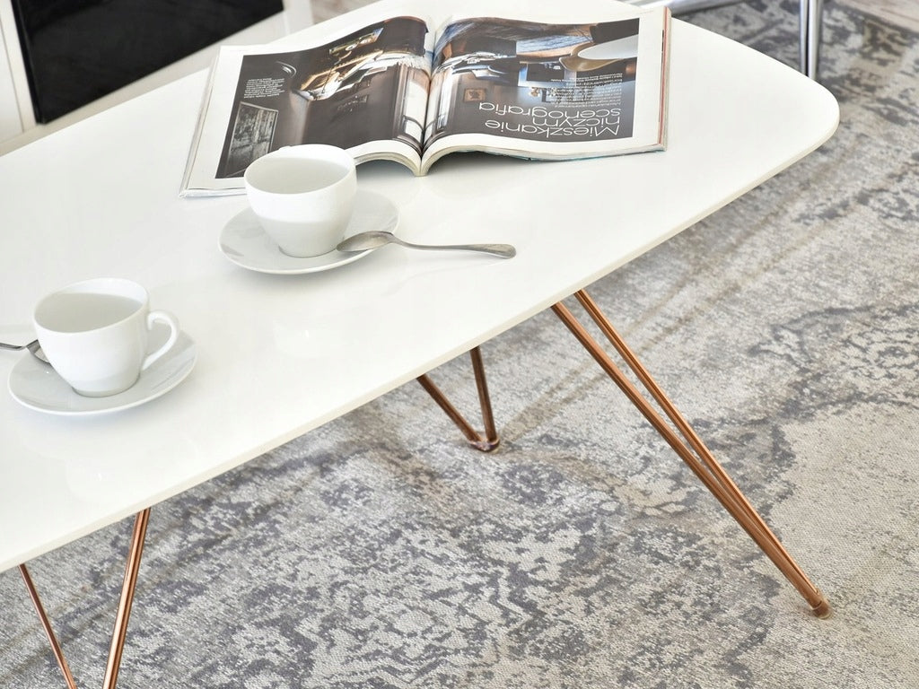 Baltas kavos staliukas