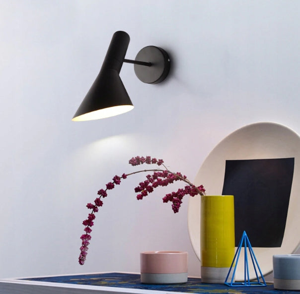 Sieninis šviestuvas juodas