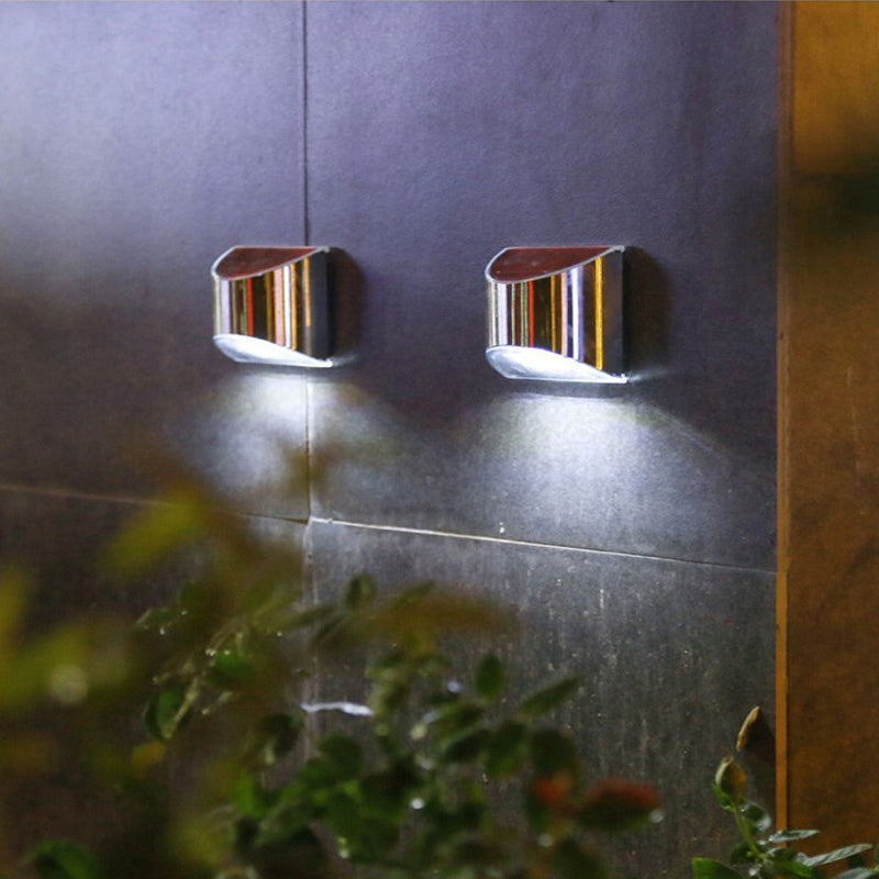 LED sieninis šviestuvas  2vnt + saulės baterija