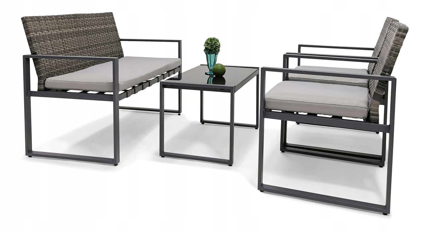 Elegantiškas sodo baldų rinkinys