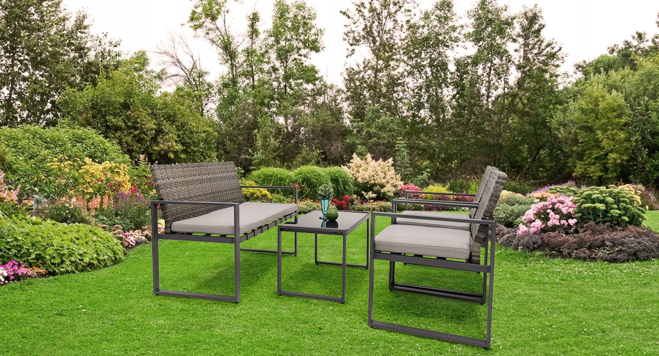 Elegantiškas sodo baldų rinkinys