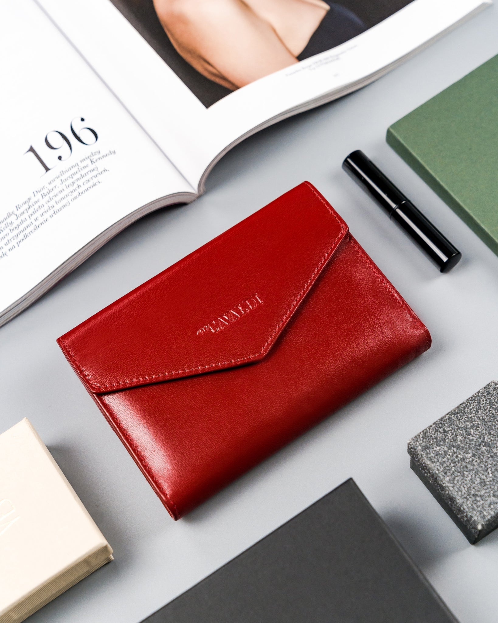 Didelė moteriška odinė piniginė (raudona)